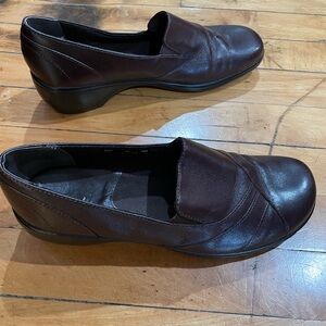 EUC Clarks Dark Brown Leather Women's Low Wedges Shoes 9M
